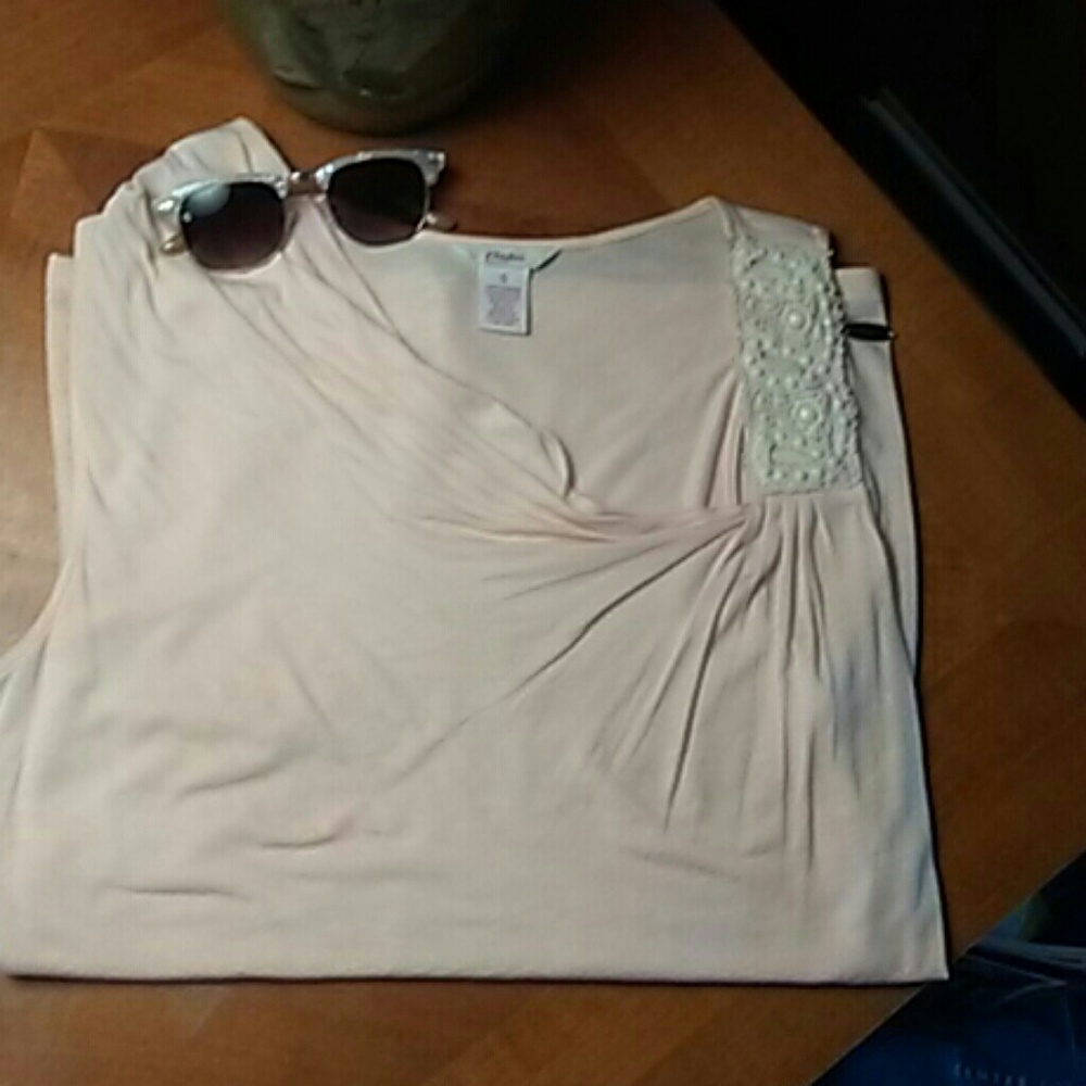 Candie's adorable peach-colored top